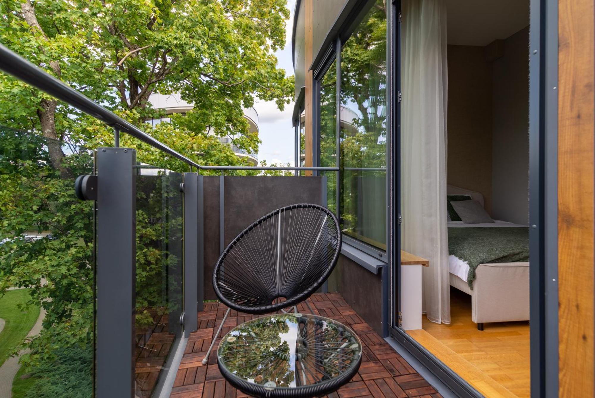 2 Bedroom Apt, 2 Garage Spots & Balconies, Self Check-In, By Cohost Друскінінкай Екстер'єр фото