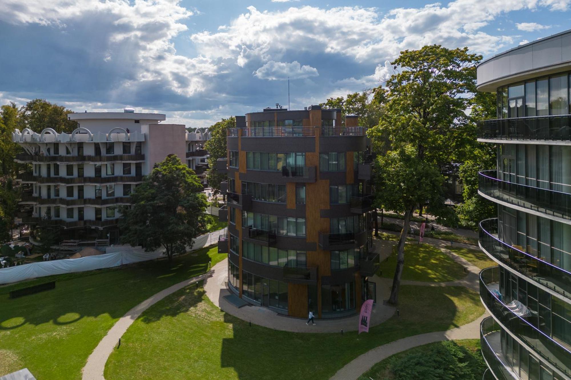 2 Bedroom Apt, 2 Garage Spots & Balconies, Self Check-In, By Cohost Друскінінкай Екстер'єр фото