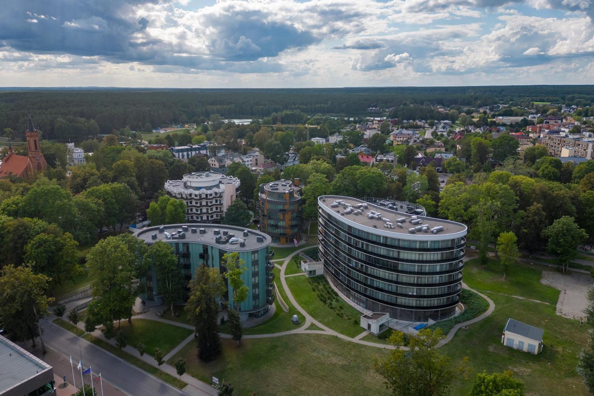 2 Bedroom Apt, 2 Garage Spots & Balconies, Self Check-In, By Cohost Друскінінкай Екстер'єр фото