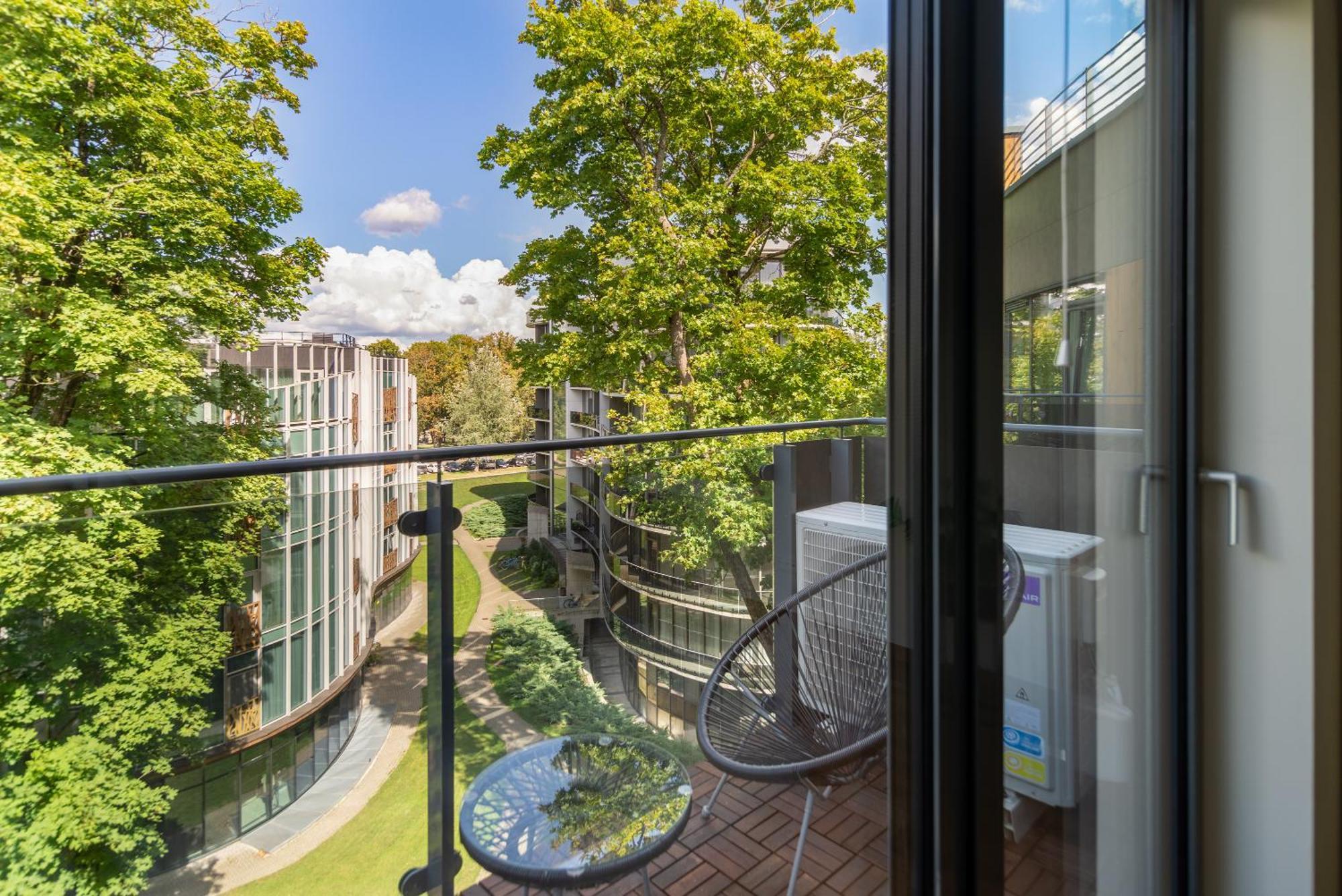 2 Bedroom Apt, 2 Garage Spots & Balconies, Self Check-In, By Cohost Друскінінкай Екстер'єр фото