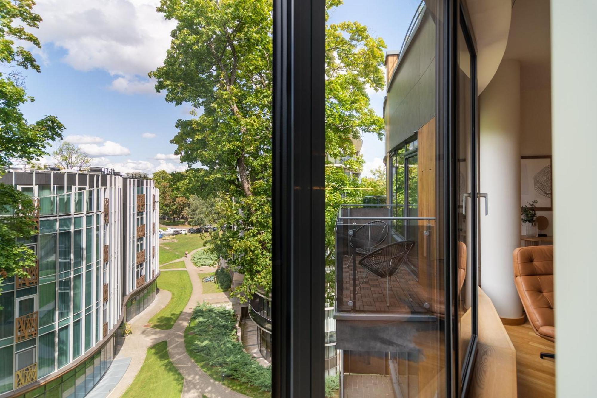 2 Bedroom Apt, 2 Garage Spots & Balconies, Self Check-In, By Cohost Друскінінкай Екстер'єр фото