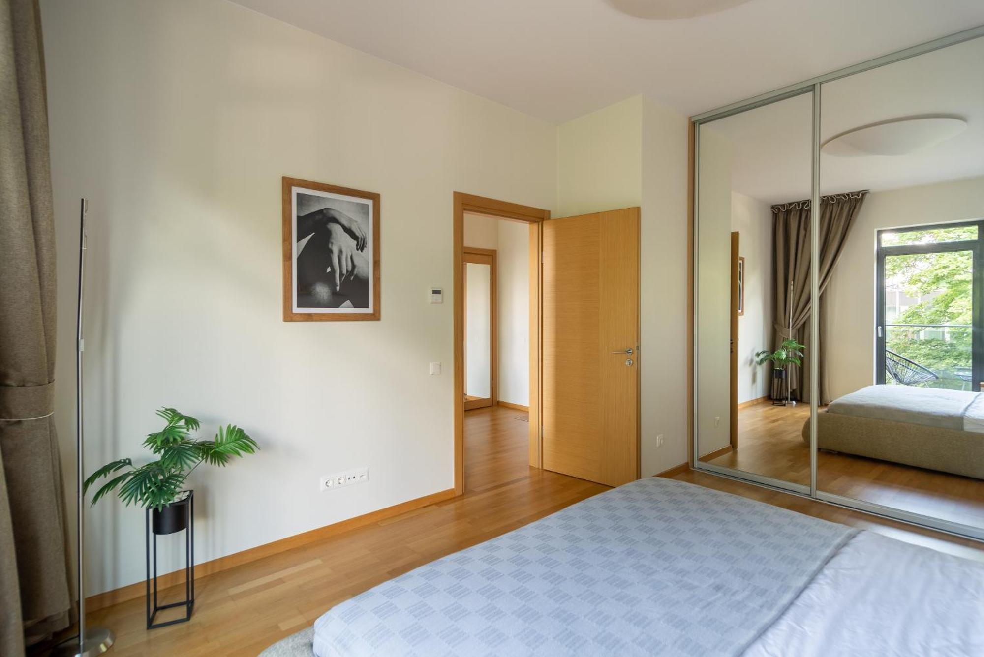 2 Bedroom Apt, 2 Garage Spots & Balconies, Self Check-In, By Cohost Друскінінкай Екстер'єр фото